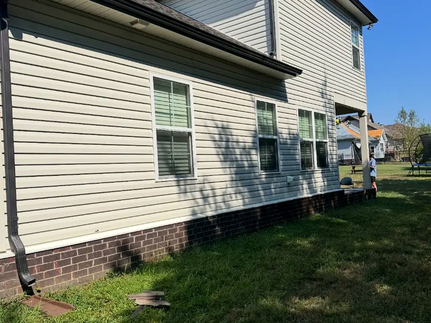 Clean vinyl siding after a Lollie soft wash